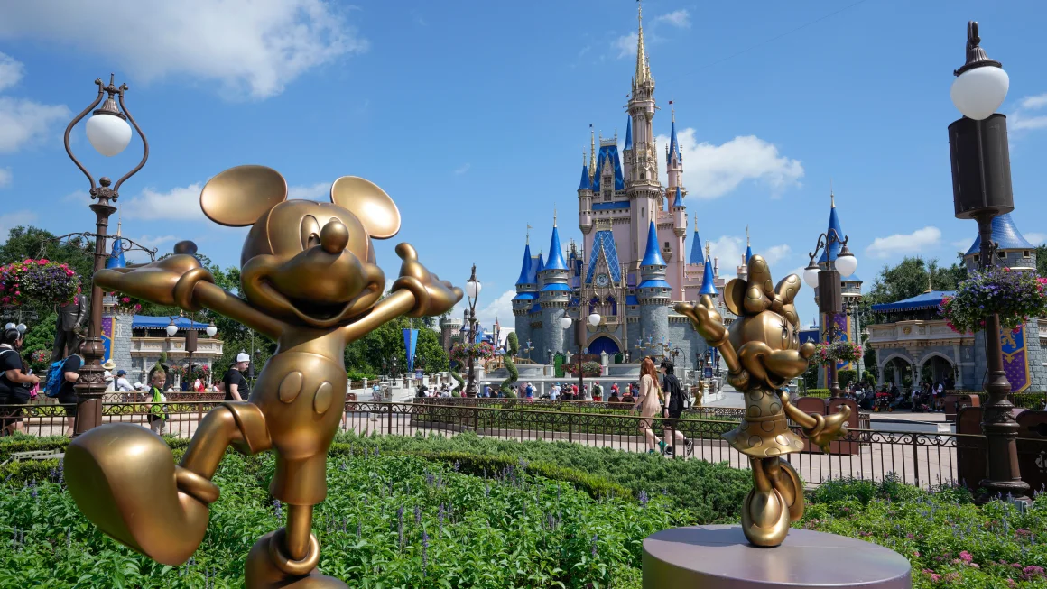 Disney World and other major Florida tourist attractions closing ahead of Milton